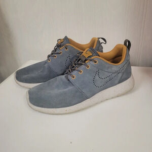 Nike roshe run suade shoes